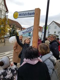 Einweihung der Mitfahrb&auml;nke im Dezember 2019_1